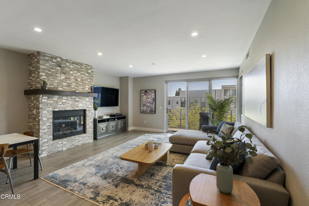 111 S De Lacey Avenue 304