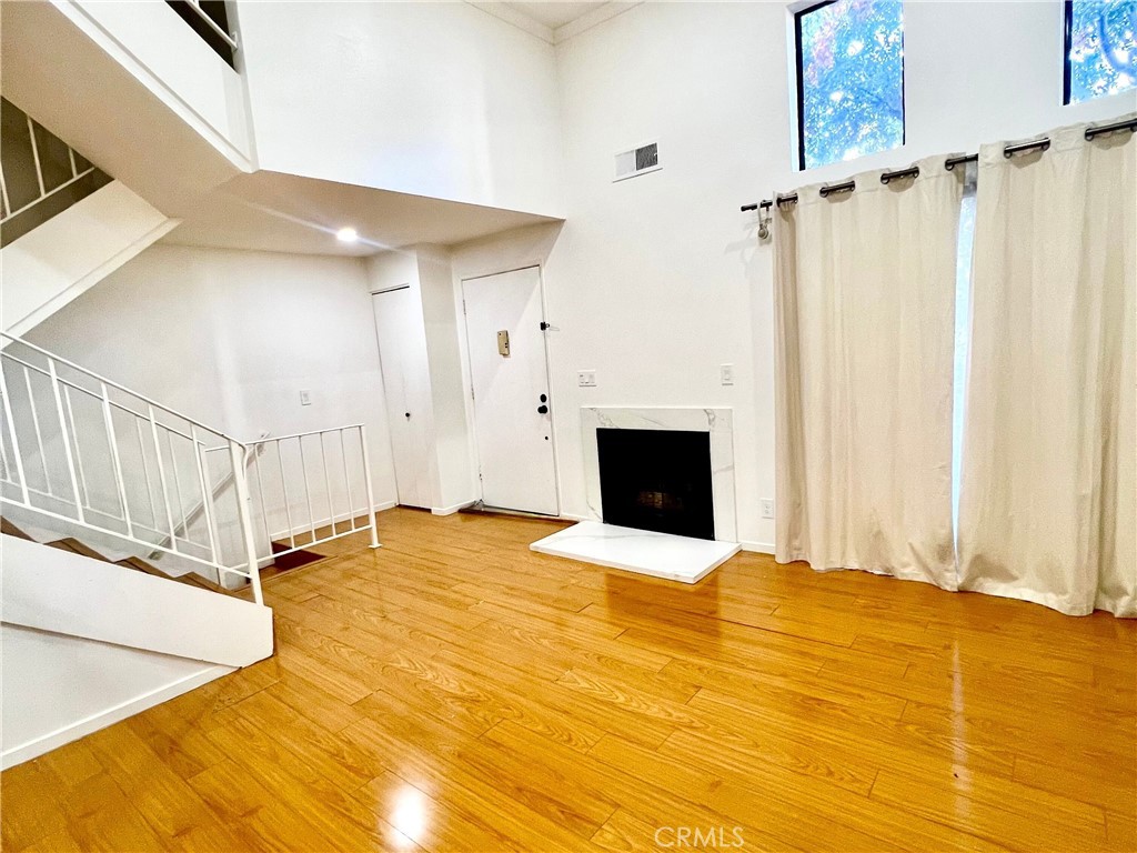 9131 Burnet Ave 23