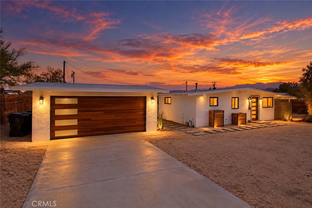 4727 Avenida La Flora Desierta
