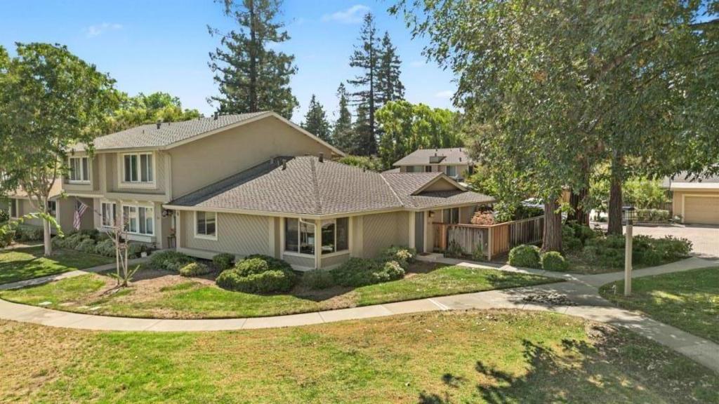 1124 Longbranch Court