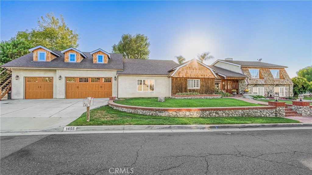1455 Queen Summit