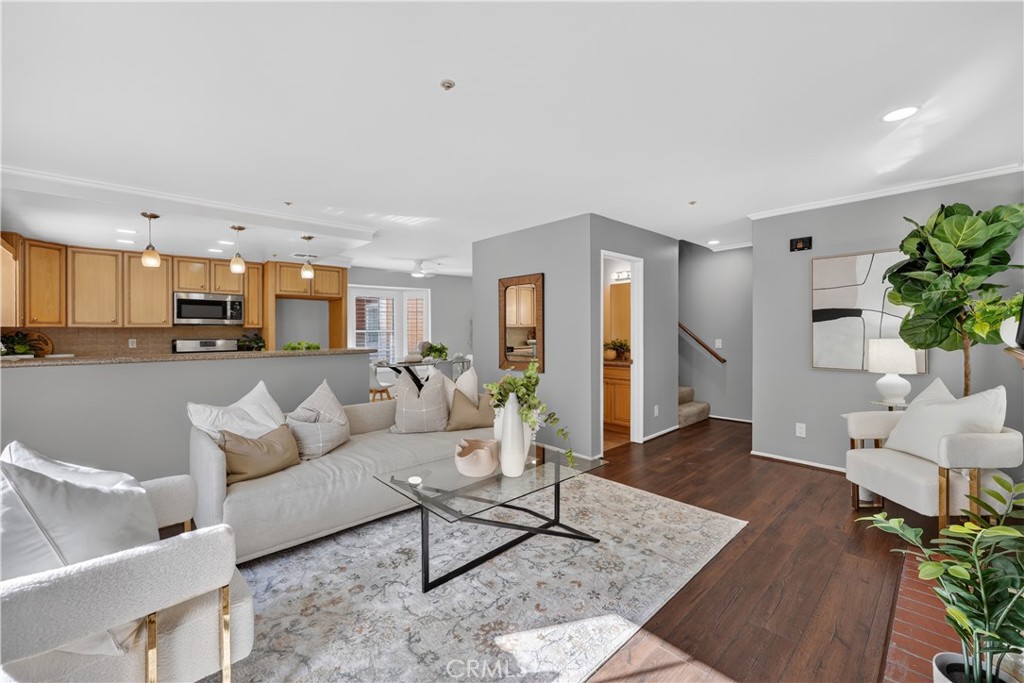 323 Genoa St A