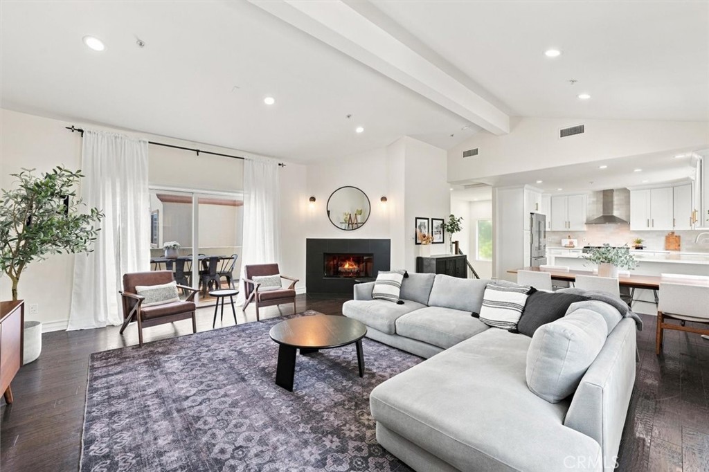2723 Carnegie C