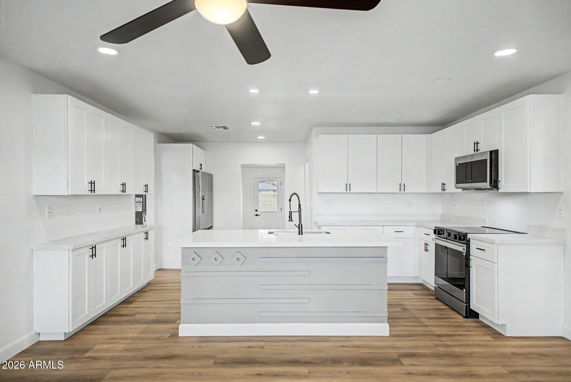 1004 W MANHATTON Drive, Tempe, AZ 85282