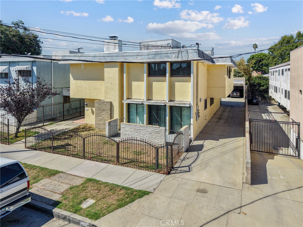 145 W Hillcrest