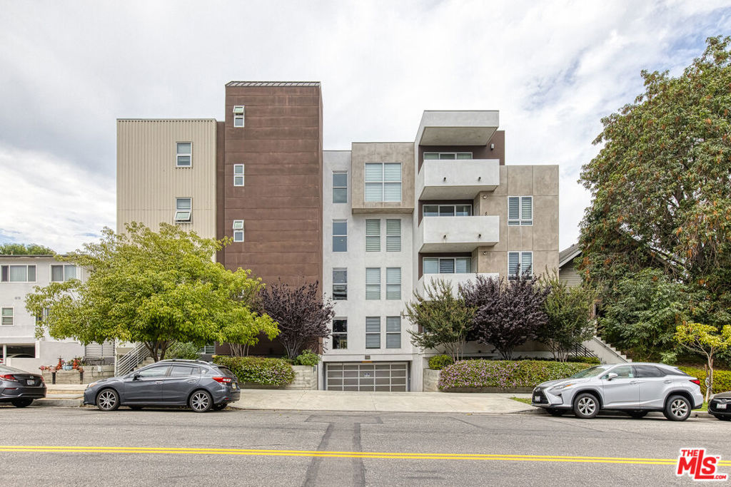 4813 Oakwood Avenue 103