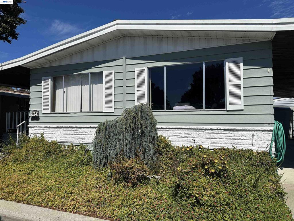 965 New England Village Dr.
