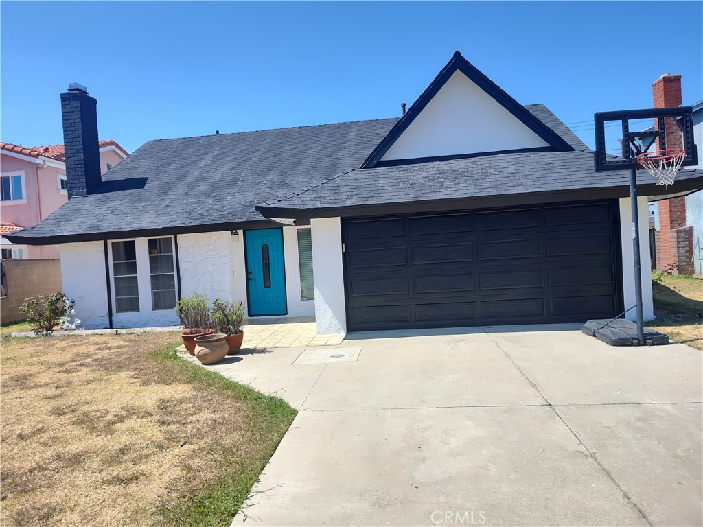 711 E Acoma