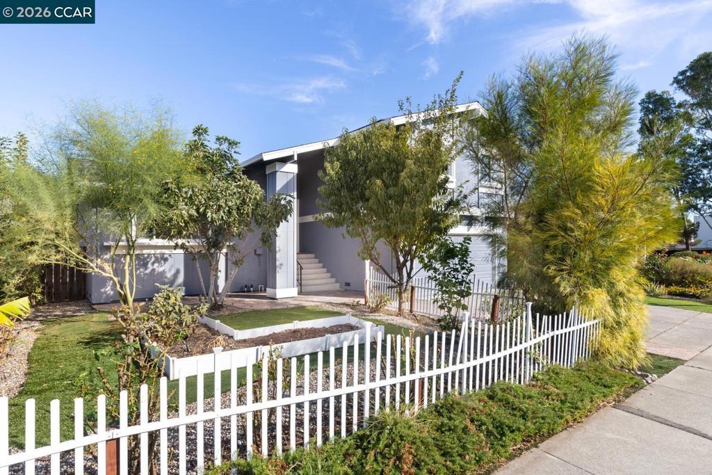 2225 Sierra Ct