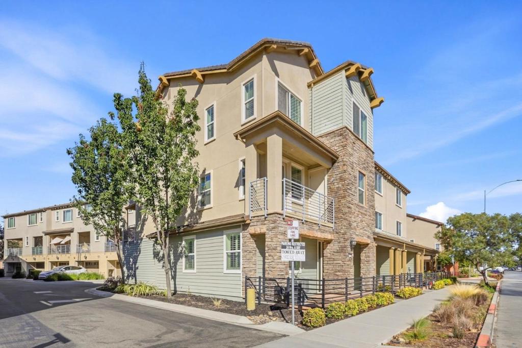 6094 Charlotte Drive