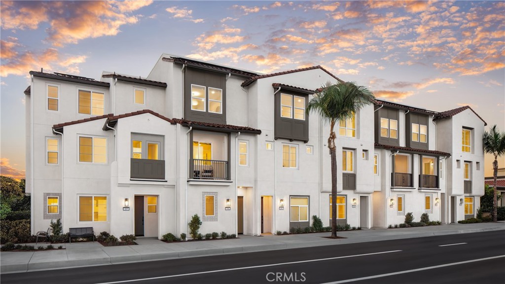 685 S Brea Boulevard 304
