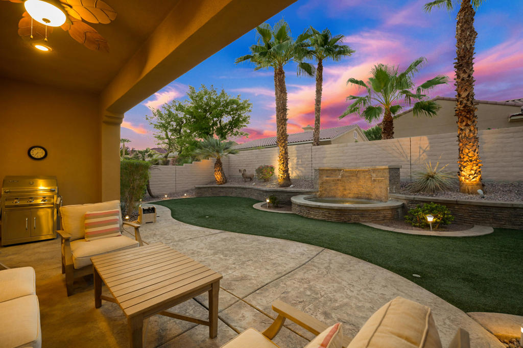 81686 Avenida Sombra