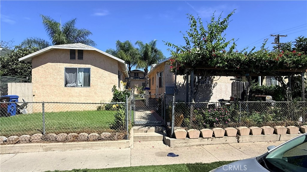 823 W 81st