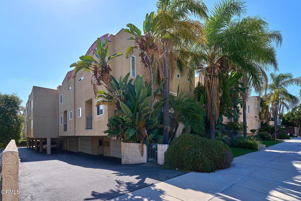 2466 Montrose Avenue 7