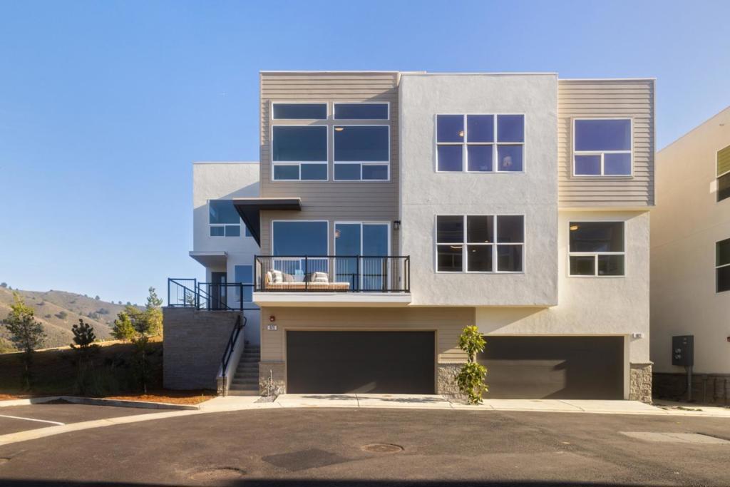 825 Fassler Avenue