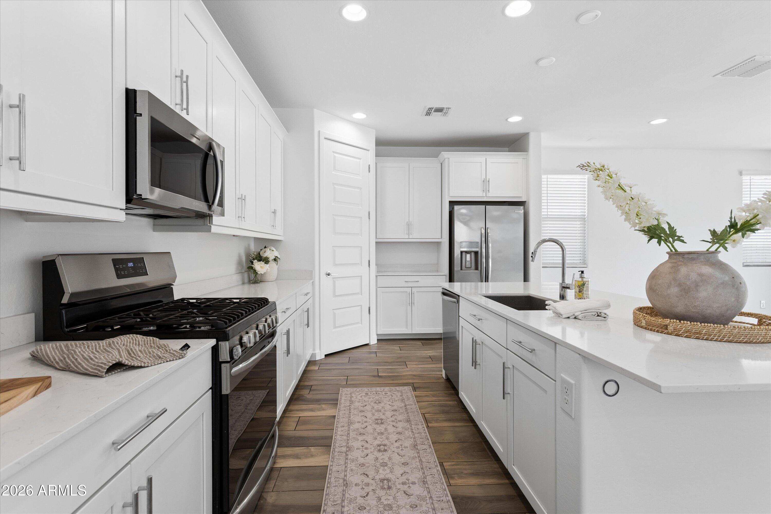 2531 W Hidalgo Avenue, Phoenix, AZ 85041