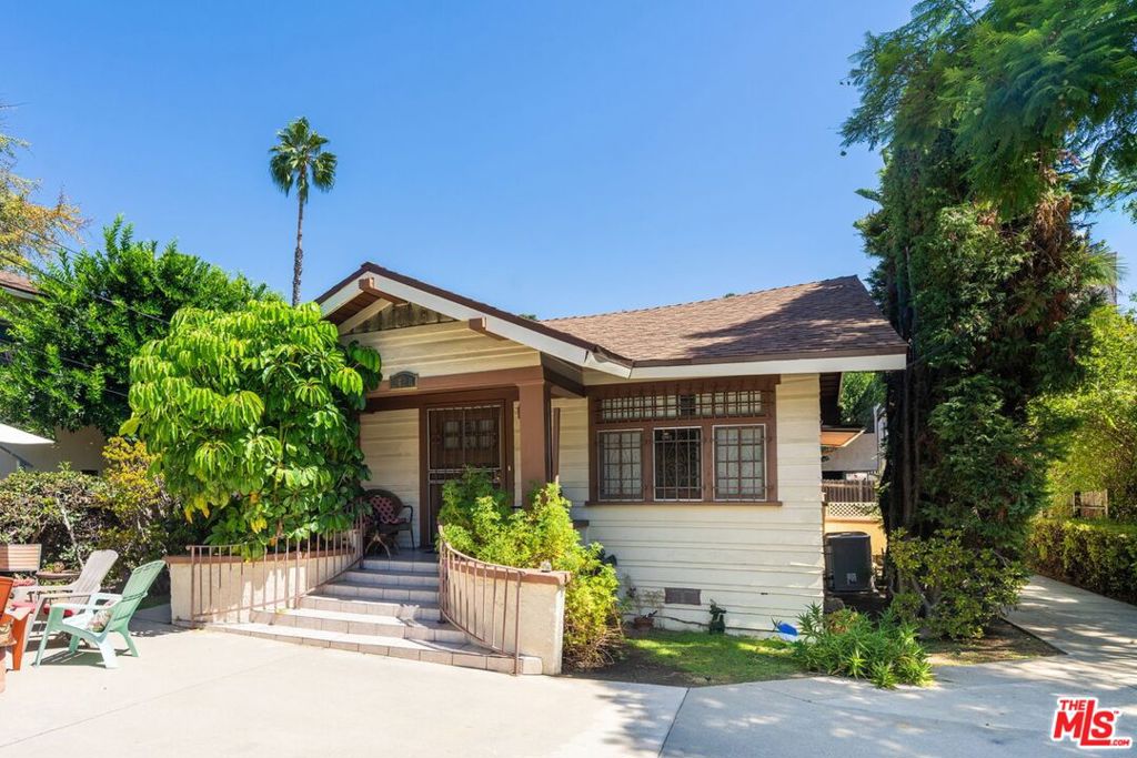 2428 N Beachwood Drive