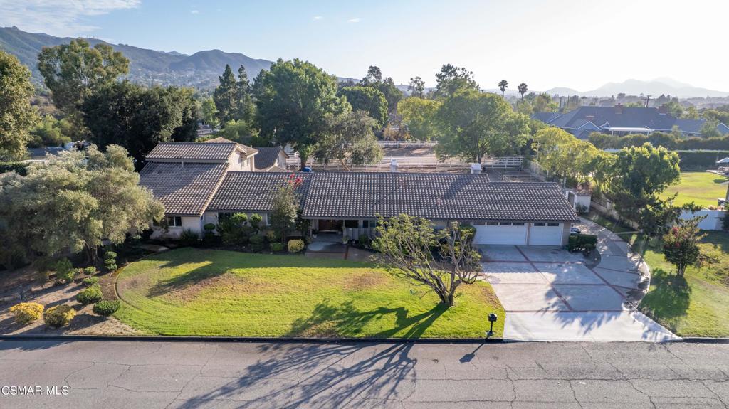 587 Calle Sequoia