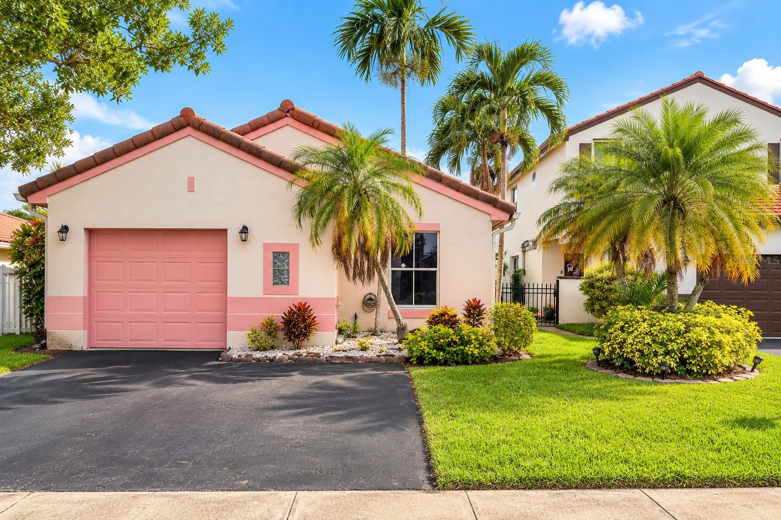 2122 184TH Way, Pembroke Pines, FL, 33029 — assumable FHA mortgage at 4.52%