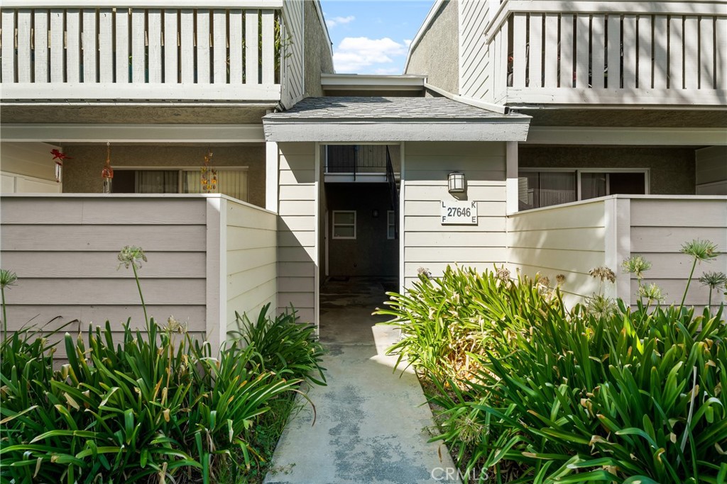 27646 Susan Beth #L, Saugus, CA, 91350 — assumable FHA mortgage at 7.10%