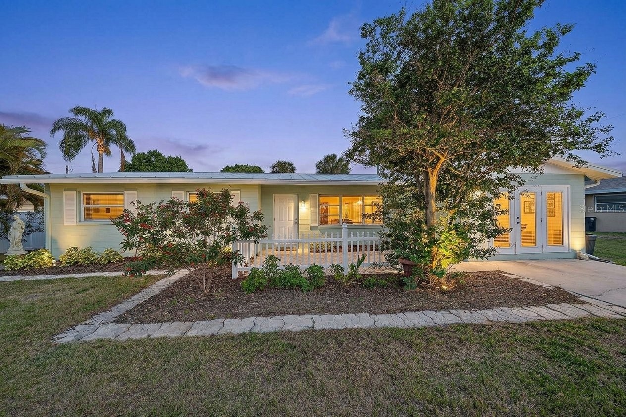 2534 WANETA Drive, Sarasota, FL, 34231 — assumable FHA mortgage at 7.04%
