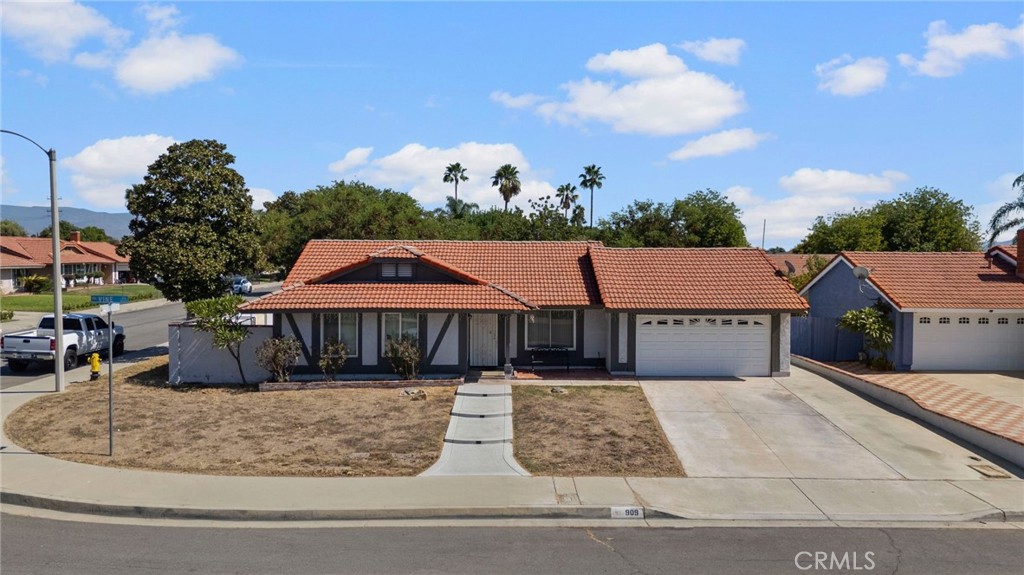 909 Vine Avenue, Bloomington, CA, 92316 — assumable FHA mortgage at 3.01%
