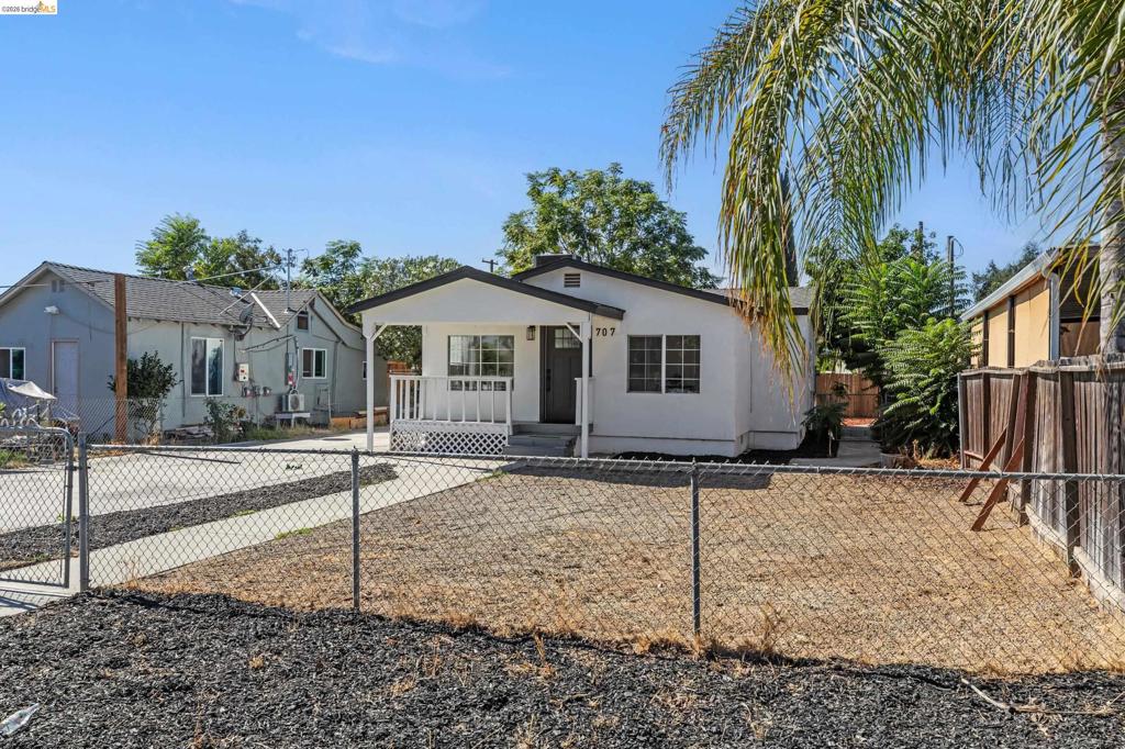 707 Conejo Ave, Modesto, CA, 95354 — assumable FHA mortgage at 7.63%